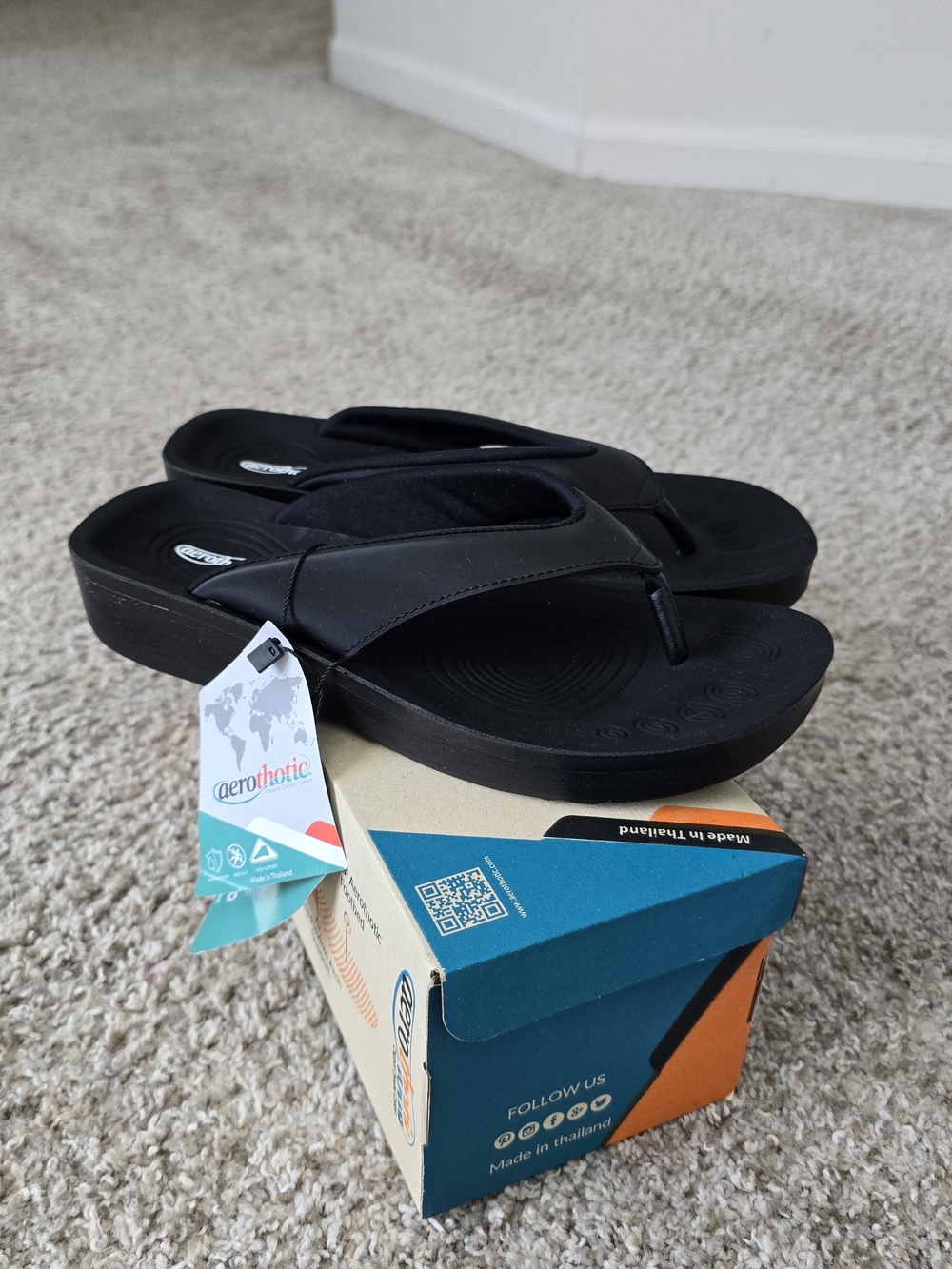 Aerothotic Thong Wedge Sandals Black Slip On Cushioned Women's Size 7 EU 37 NWT